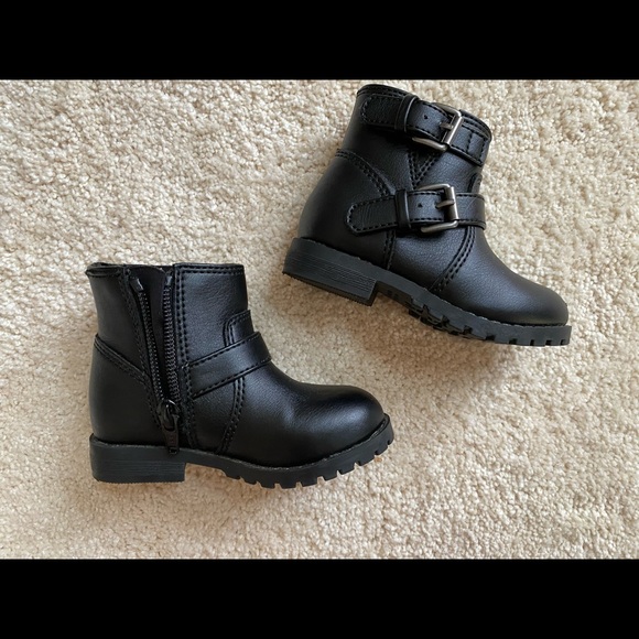 Old Navy toddler boots size 5, black. - Picture 2 of 5